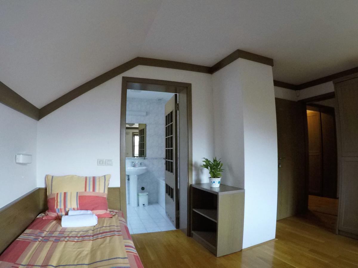 Karami Mountainhouse Bed and Breakfast Tržič Exteriör bild