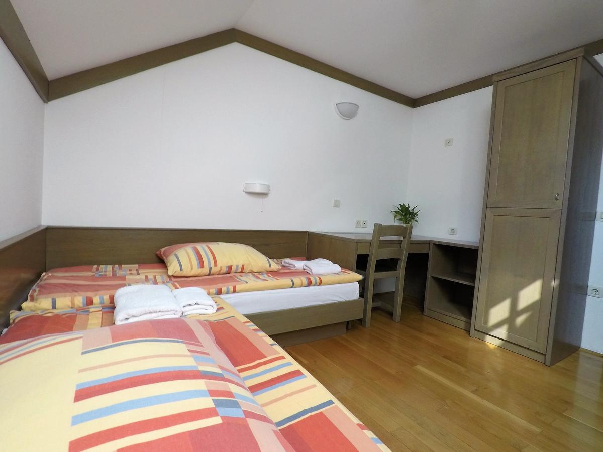 Karami Mountainhouse Bed and Breakfast Tržič Exteriör bild